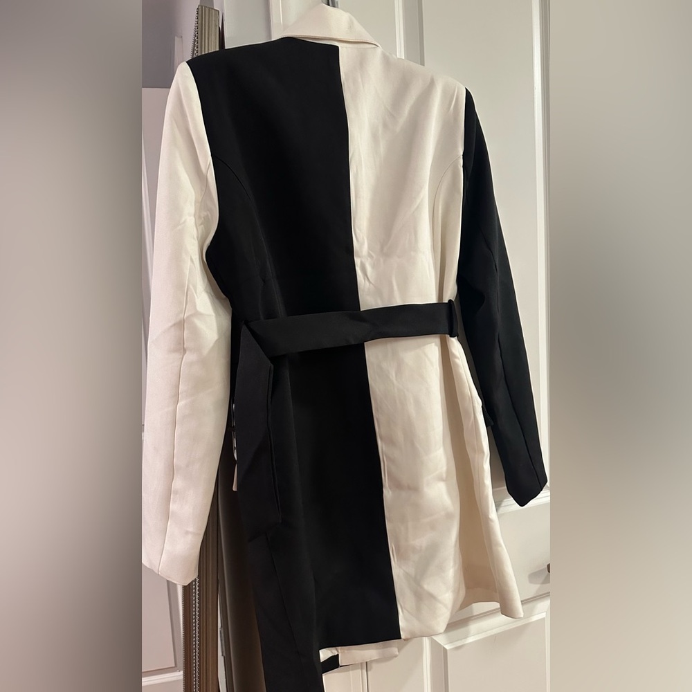 Steve Madden Monochrome Blazer Dress - Picture 3 of 4